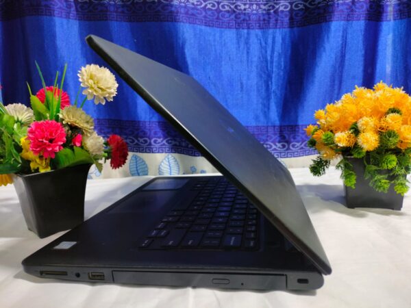 Dell Inspiron 3476 Laptop. Best low price laptop for freelancer